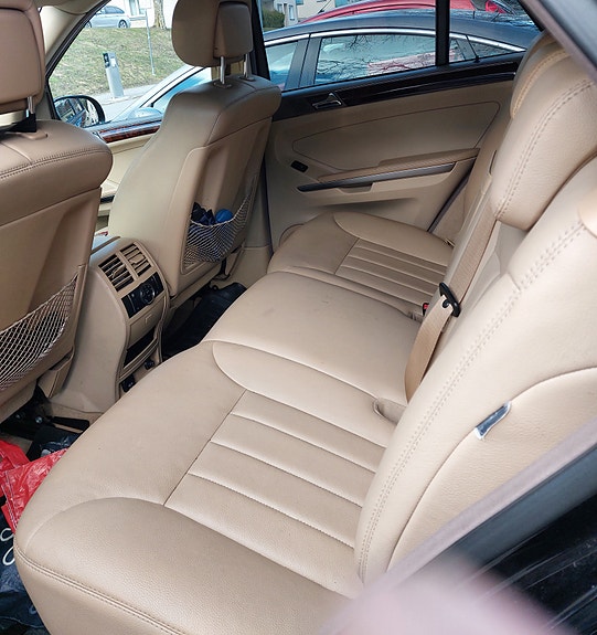 Mercedes-Benz ML350 9 of 10