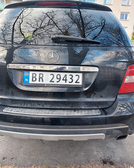 Mercedes-Benz ML350 4 of 10