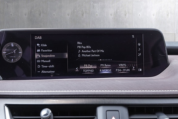 Lexus UX300e 16 of 29