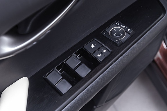 Lexus UX300e 19 of 29