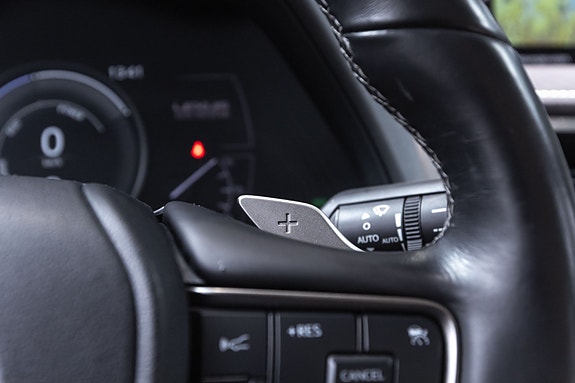 Lexus UX300e 13 of 29