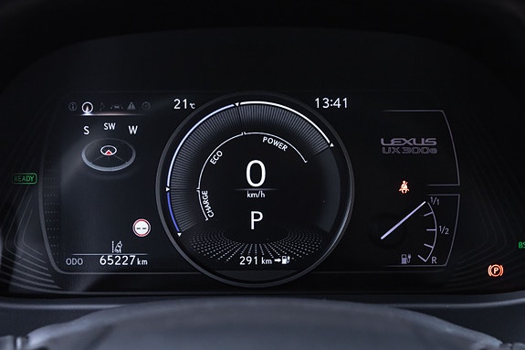 Lexus UX300e 14 of 29