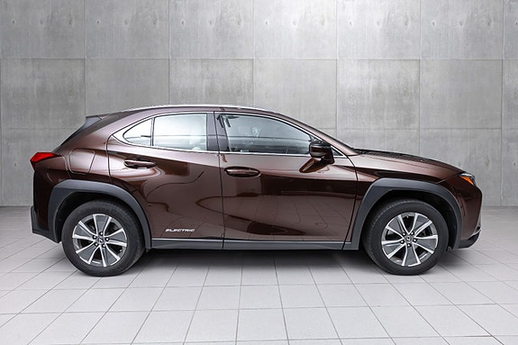 Lexus UX300e 6 of 29