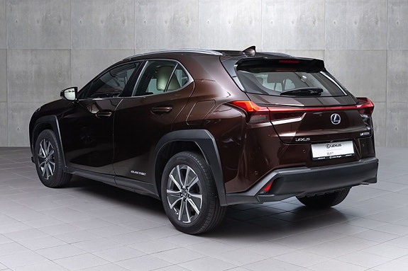 Lexus UX300e 9 of 29