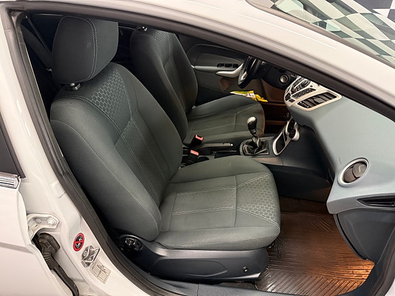 Ford Fiesta 19 of 30