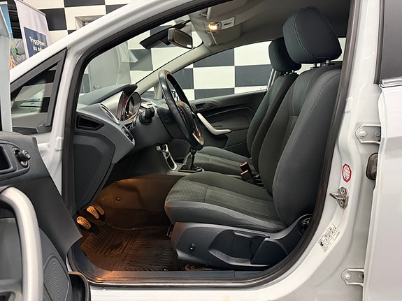 Ford Fiesta 16 of 30