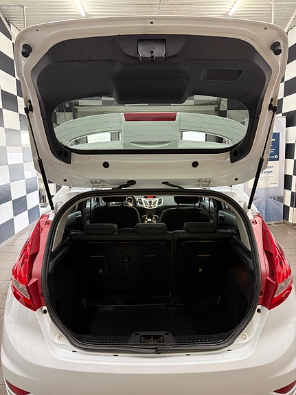 Ford Fiesta 13 of 30