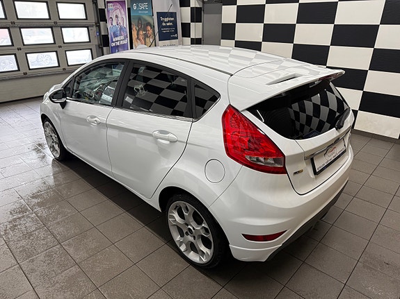 Ford Fiesta 12 of 30