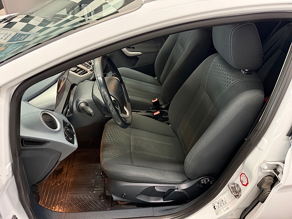 Ford Fiesta 17 of 30