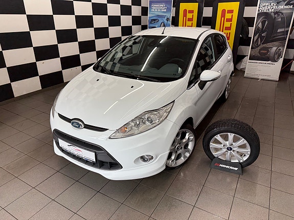 Ford Fiesta 2 of 30