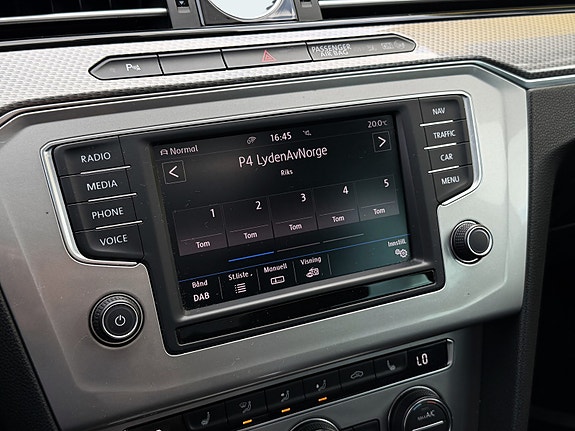 Volkswagen Passat Alltrack 21 of 26