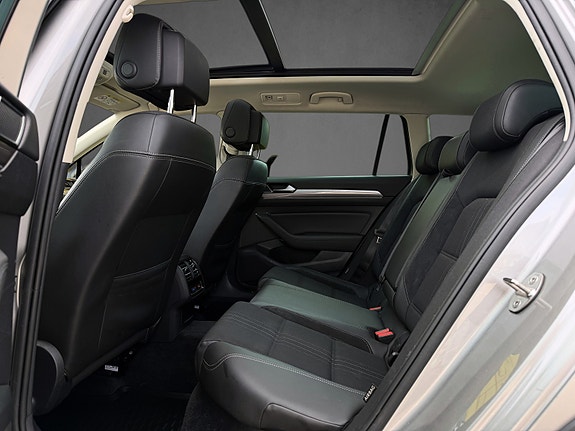 Volkswagen Passat Alltrack 15 of 26
