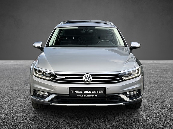 Volkswagen Passat Alltrack 3 of 26