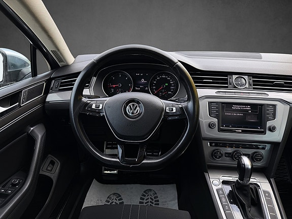 Volkswagen Passat Alltrack 17 of 26