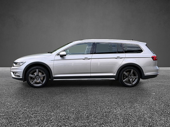 Volkswagen Passat Alltrack 7 of 26