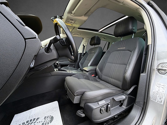 Volkswagen Passat Alltrack 14 of 26