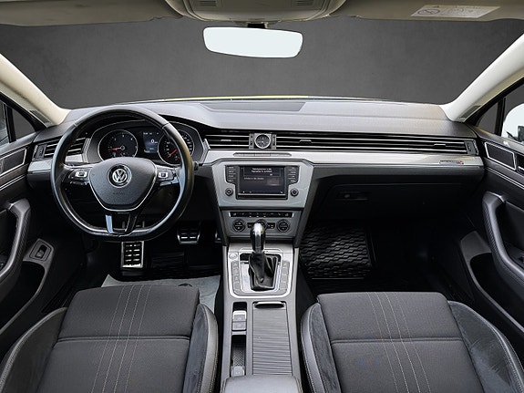 Volkswagen Passat Alltrack 16 of 26