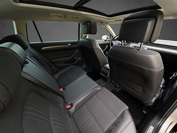 Volkswagen Passat Alltrack 24 of 26