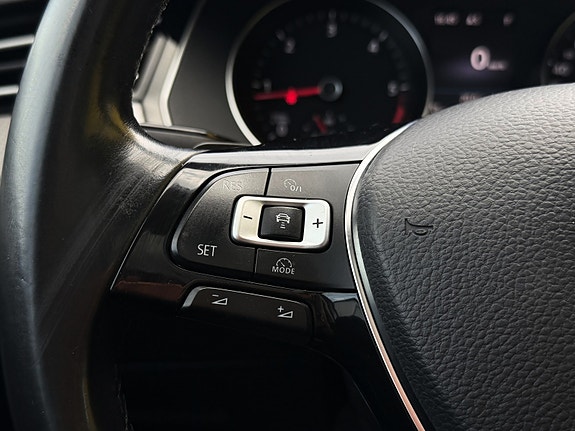 Volkswagen Passat Alltrack 18 of 26