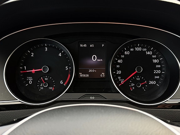 Volkswagen Passat Alltrack 19 of 26