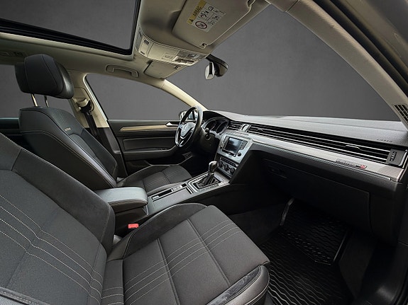 Volkswagen Passat Alltrack 25 of 26