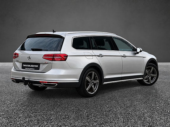 Volkswagen Passat Alltrack 2 of 26