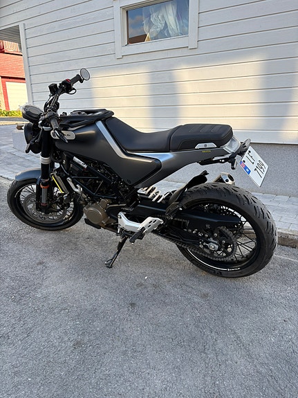Husqvarna Svartpilen 125 4 of 22