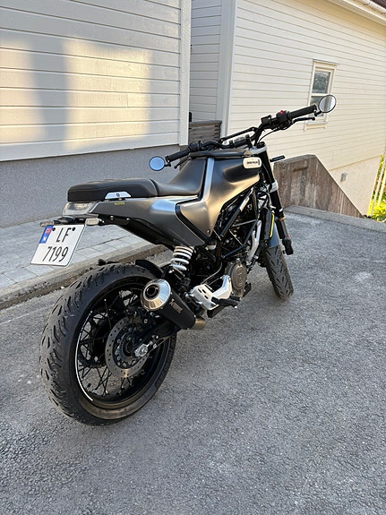 Husqvarna Svartpilen 125 3 of 22