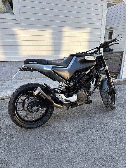 Husqvarna Svartpilen 125 2 of 22