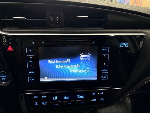 Toyota Auris 28 of 30
