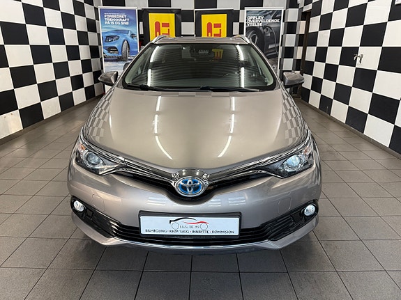 Toyota Auris 3 of 30