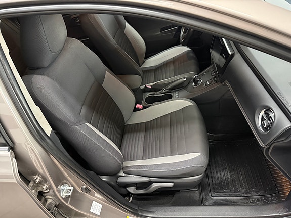 Toyota Auris 16 of 30