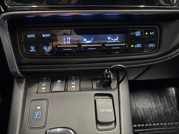 Toyota Auris 27 of 30