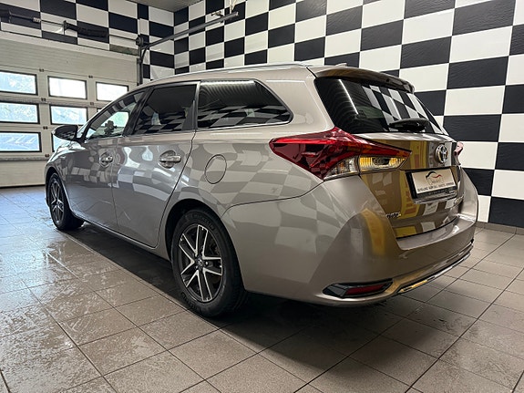Toyota Auris 11 of 30