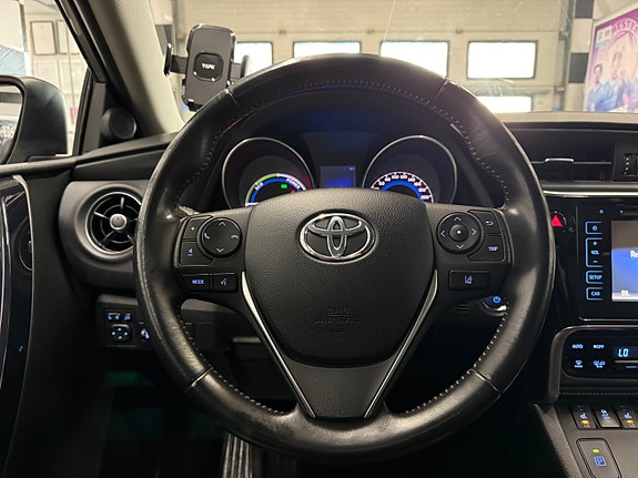 Toyota Auris 22 of 30