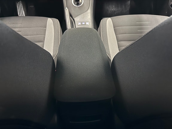Toyota Auris 23 of 30