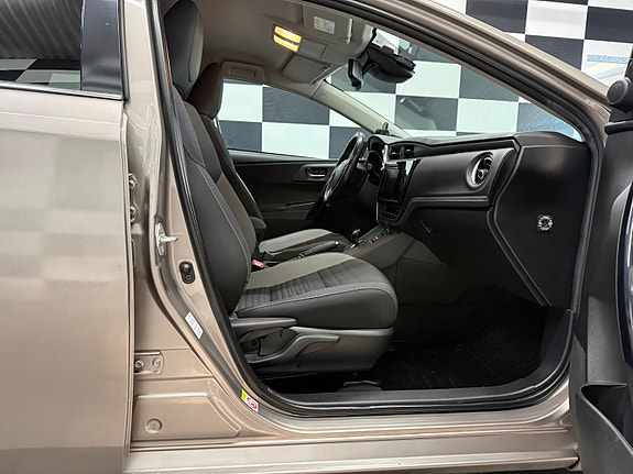 Toyota Auris 15 of 30