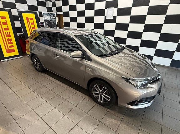 Toyota Auris 6 of 30