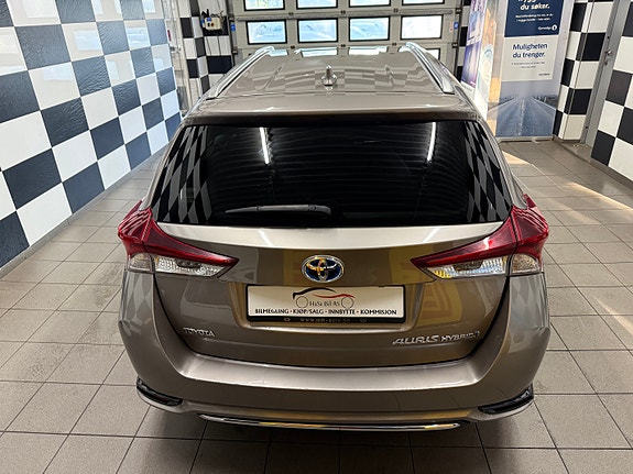 Toyota Auris 10 of 30