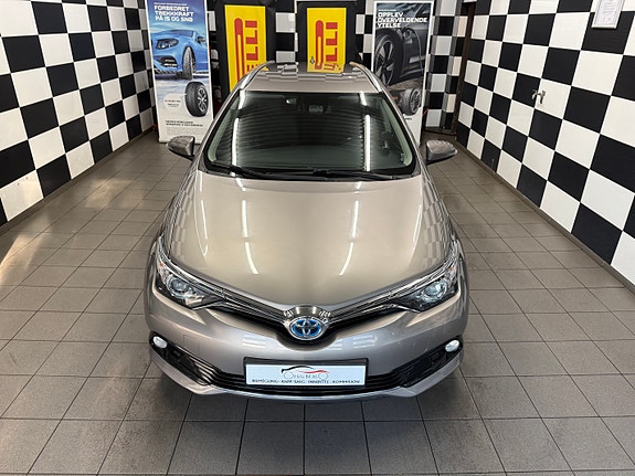 Toyota Auris 4 of 30