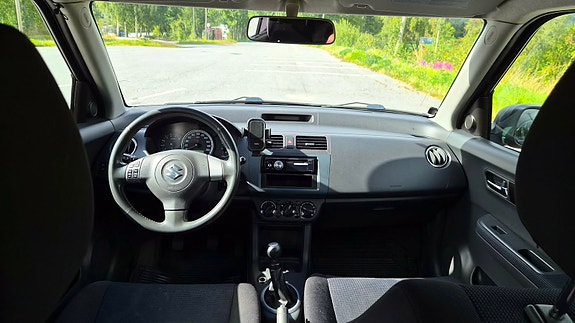 Suzuki Swift 6 of 8