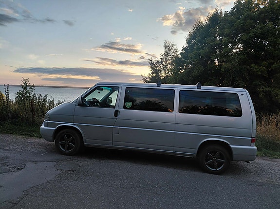 Volkswagen Caravelle 2 of 26