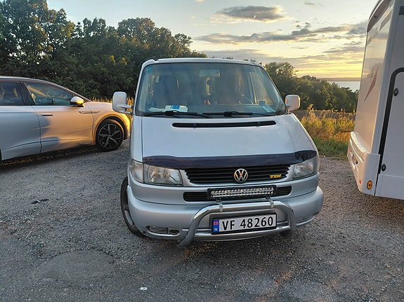 Volkswagen Caravelle 4 of 26