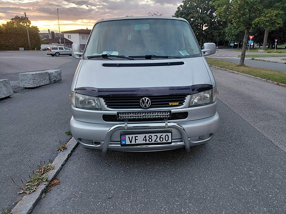 Volkswagen Caravelle 8 of 26