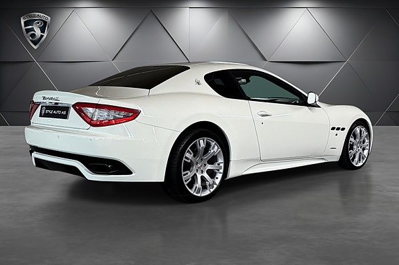 Maserati GranTurismo 5 of 19