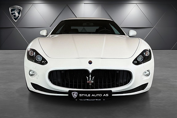 Maserati GranTurismo 2 of 19