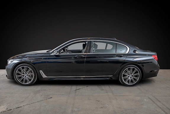 BMW 750iL 5 of 30