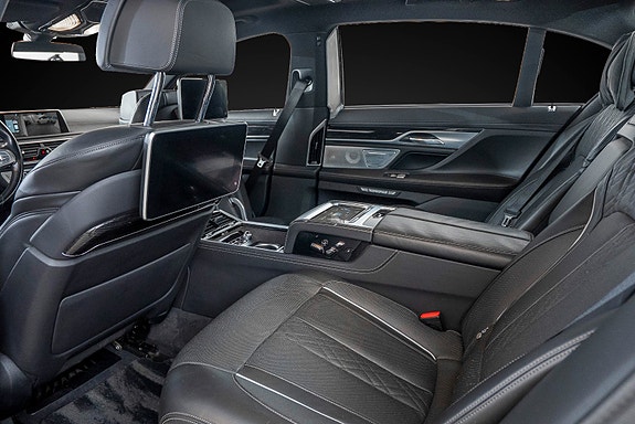 BMW 750iL 24 of 30