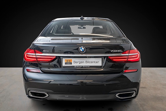 BMW 750iL 8 of 30