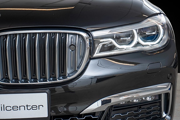 BMW 750iL 3 of 30
